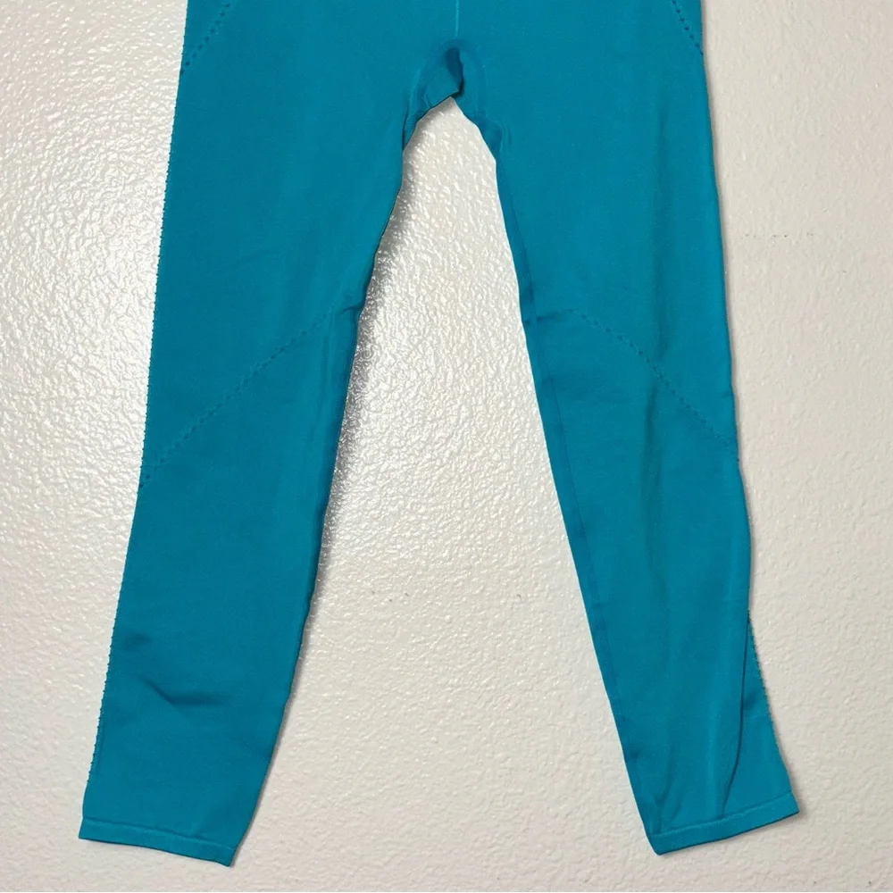 Fabletics High-Waisted Seamless Dot Capri Women's Size XS Geyser Blue